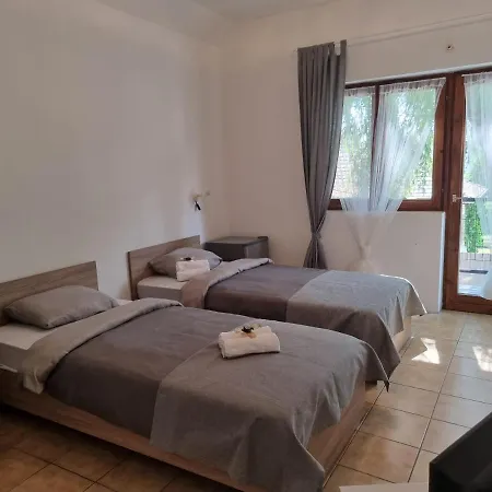Homestay Szitakoeto Szallo *
