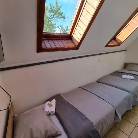 Szitakoeto Szallo Homestay Zamardi