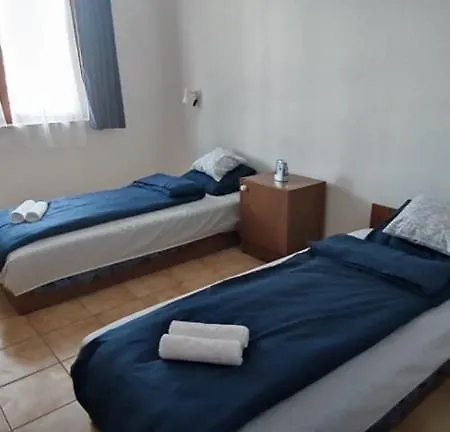 Szitakoeto Szallo *